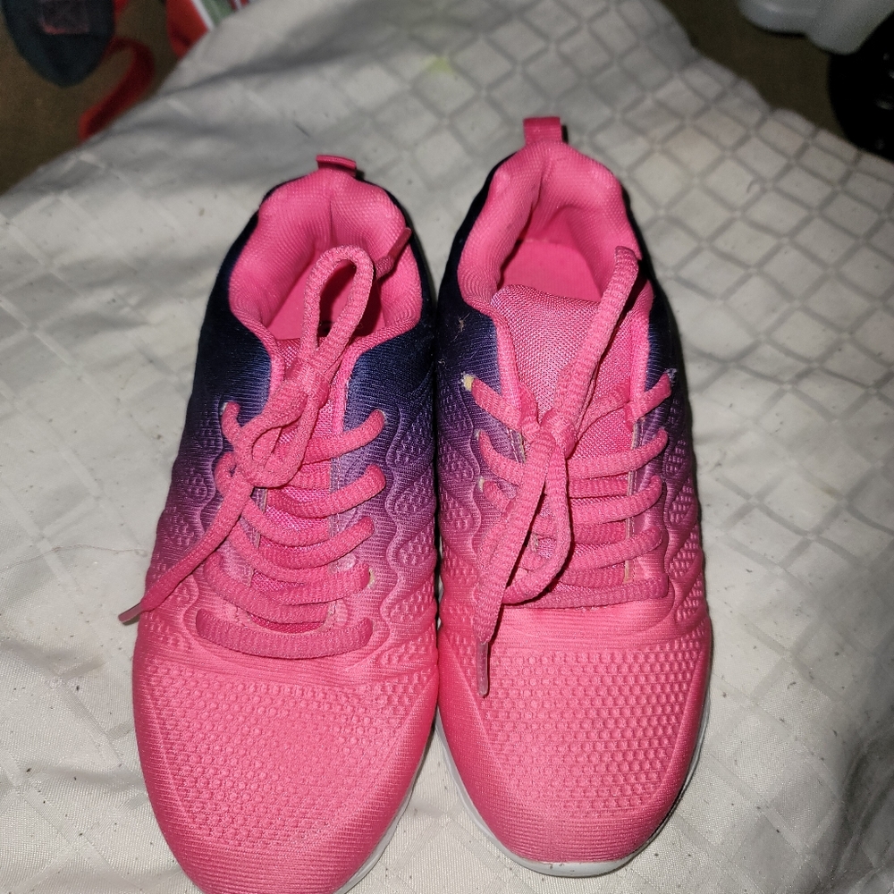 NWOT Zone Pro girls size 1 athletic shoes